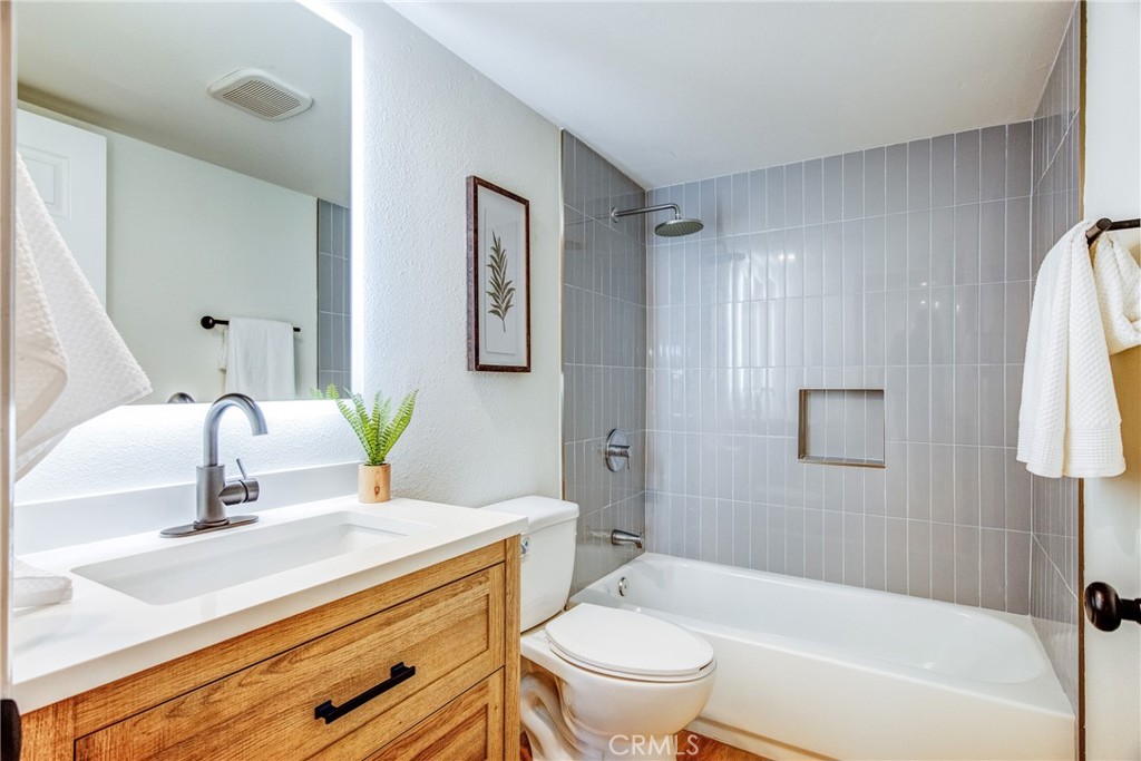 327 Chestnut Avenue 207