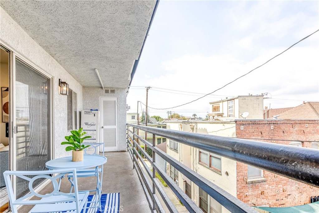 327 Chestnut Avenue 207