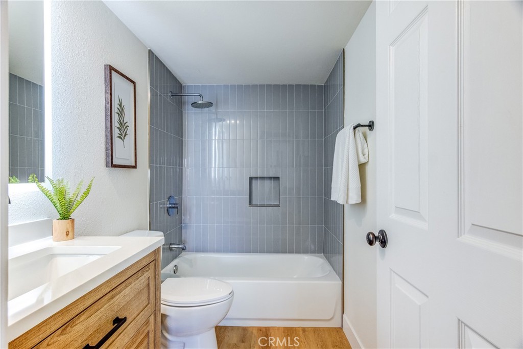 327 Chestnut Avenue 207