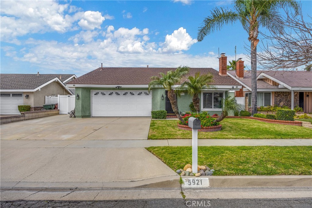 5921 E Avenida Arbol