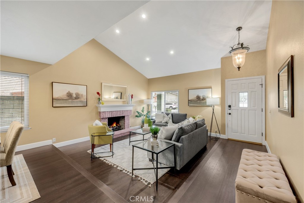 5921 E Avenida Arbol