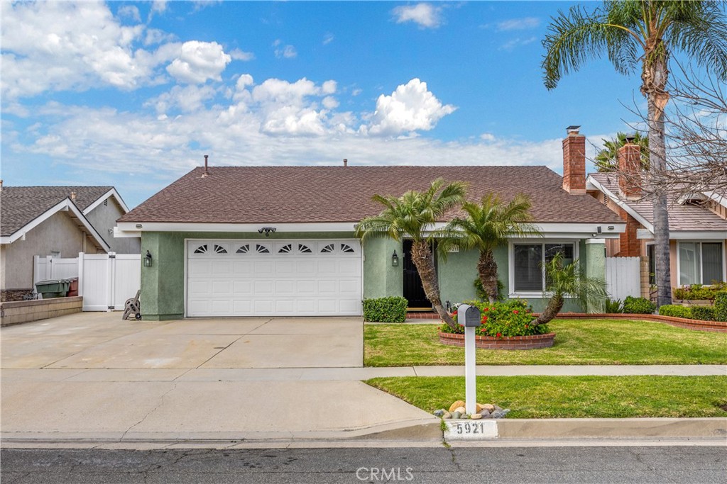 5921 E Avenida Arbol