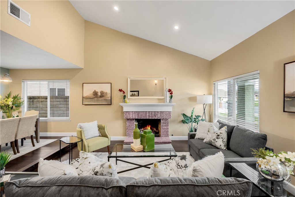 5921 E Avenida Arbol