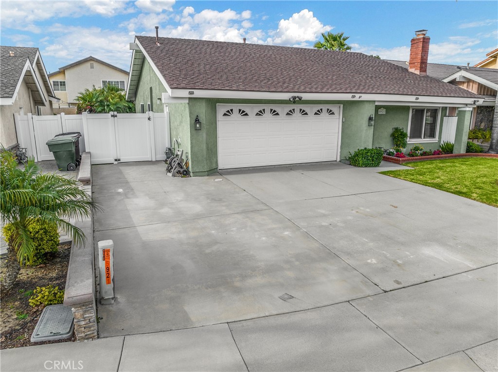 5921 E Avenida Arbol