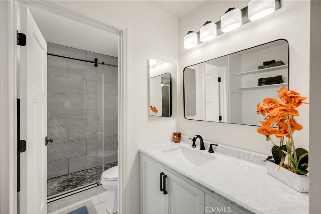 5921 E Avenida Arbol