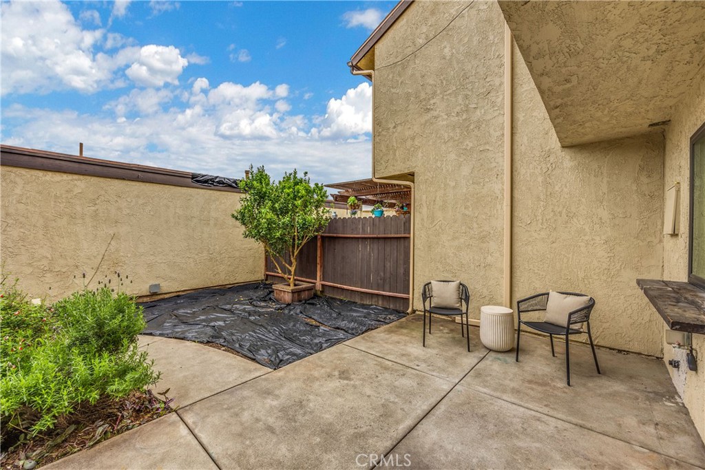 11695 Blackthorn Lane