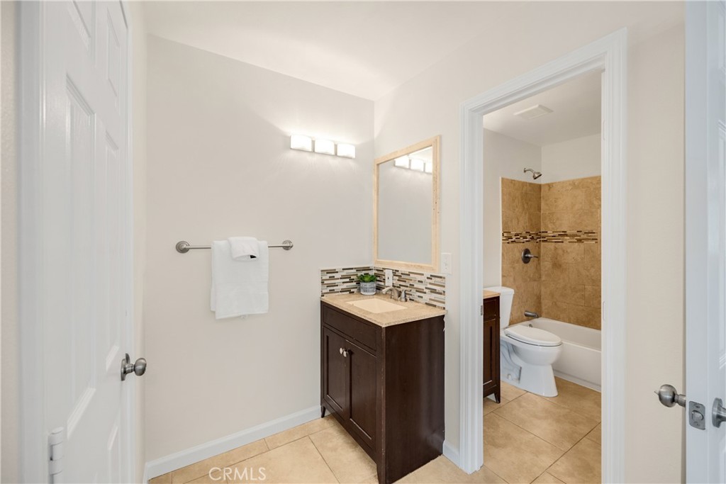 11695 Blackthorn Lane