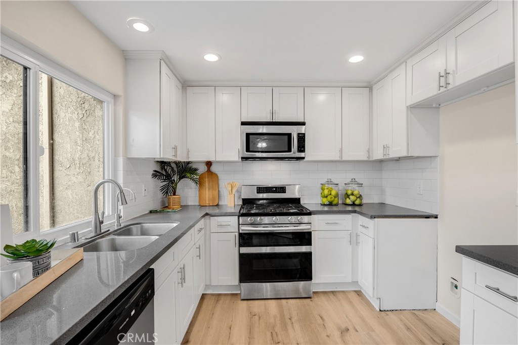 11695 Blackthorn Lane