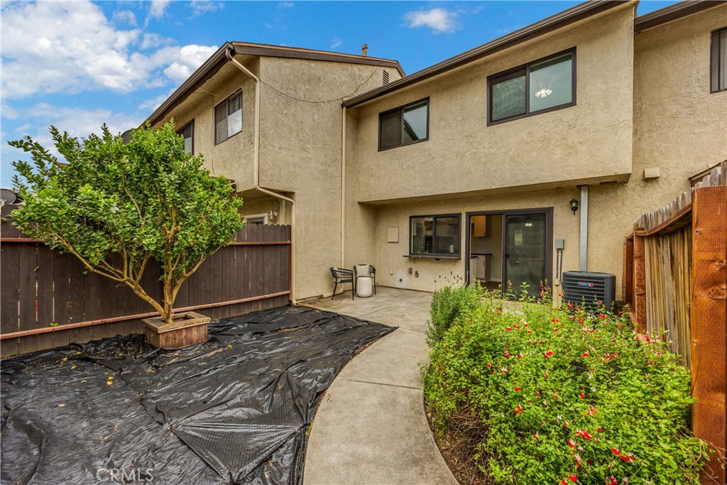 11695 Blackthorn Lane