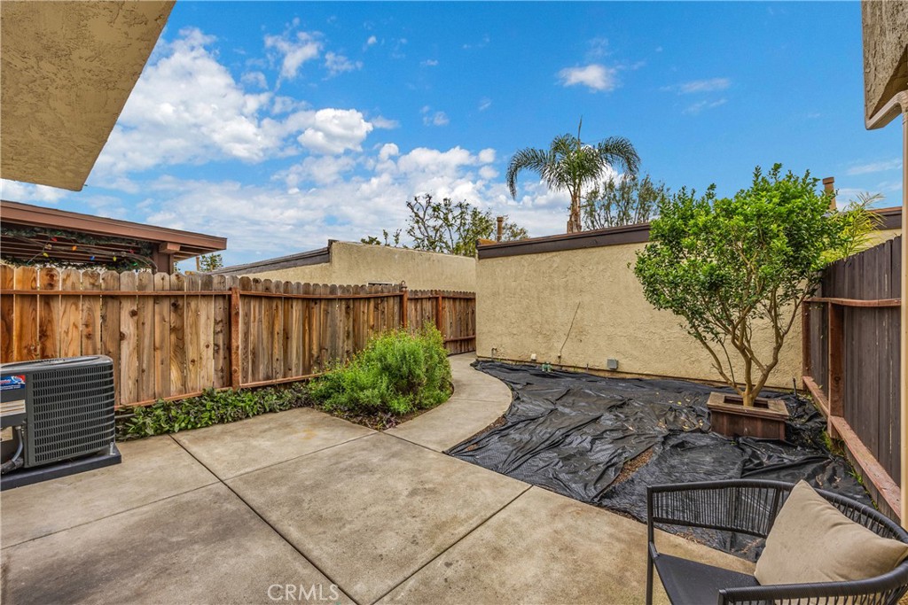 11695 Blackthorn Lane