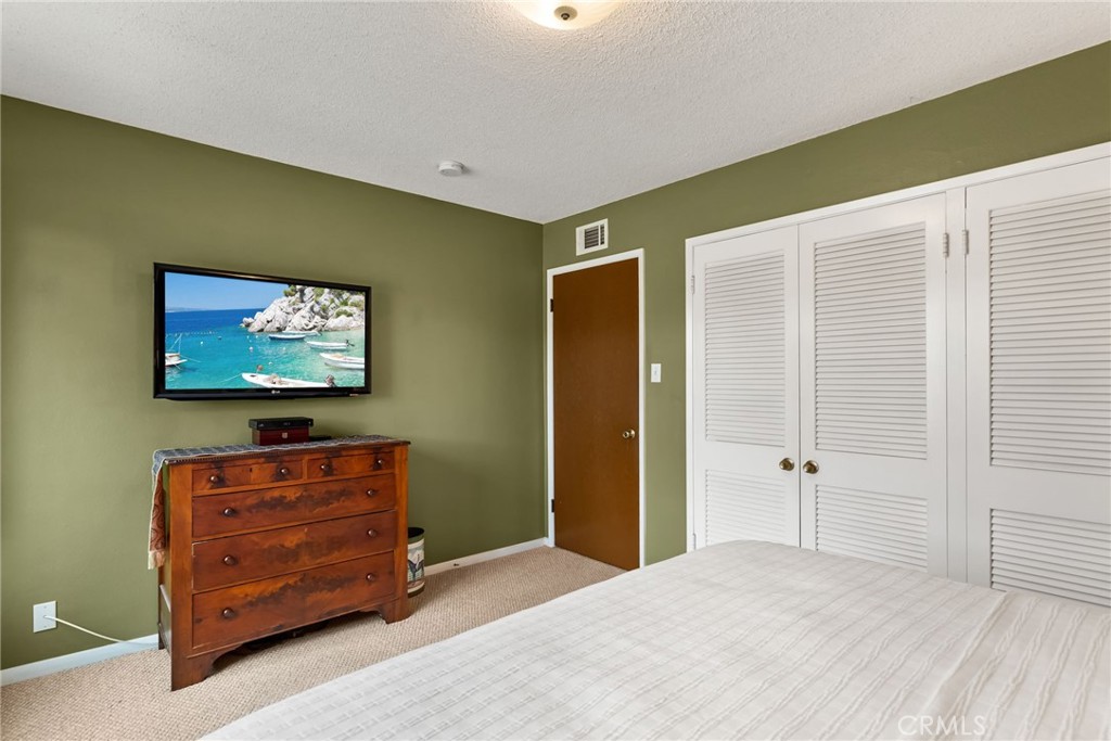 5582 Burlingame Avenue