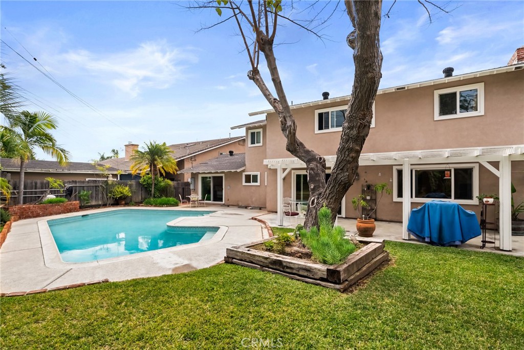 5582 Burlingame Avenue