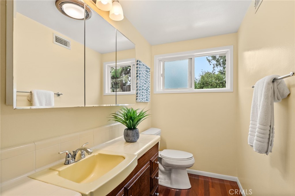 5582 Burlingame Avenue