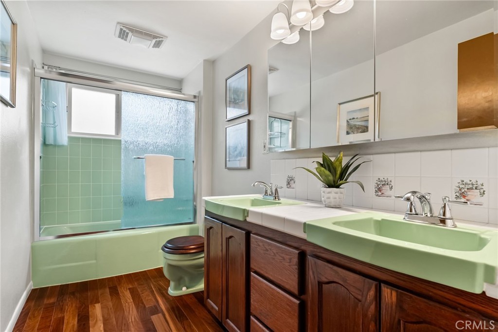 5582 Burlingame Avenue