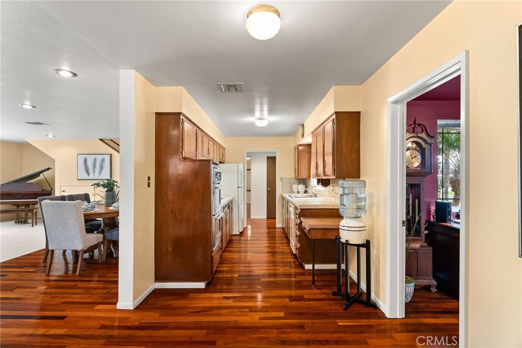 5582 Burlingame Avenue