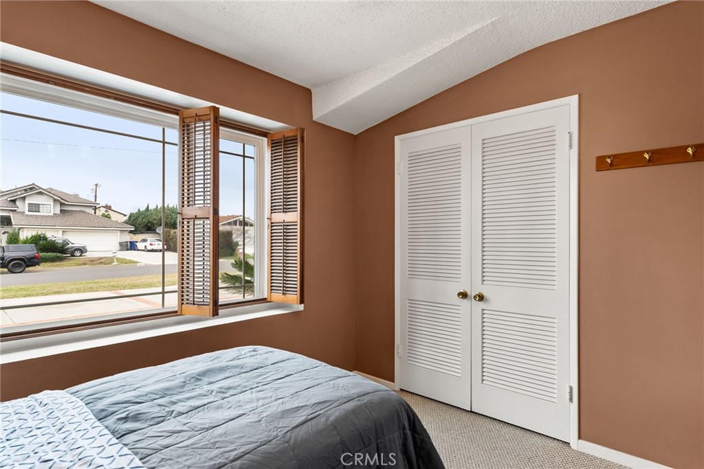 5582 Burlingame Avenue