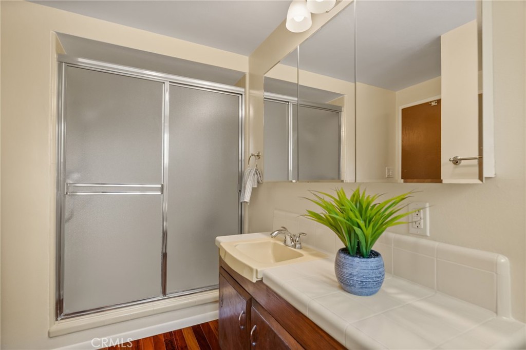 5582 Burlingame Avenue