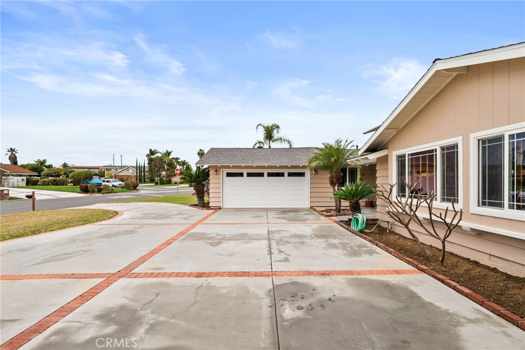 5582 Burlingame Avenue