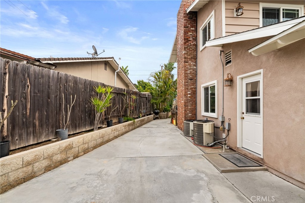 5582 Burlingame Avenue