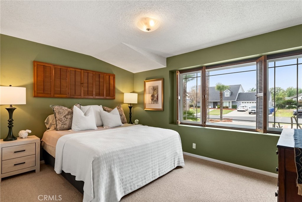 5582 Burlingame Avenue