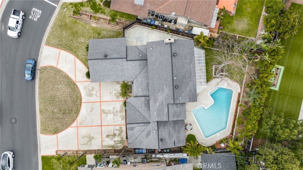 5582 Burlingame Avenue