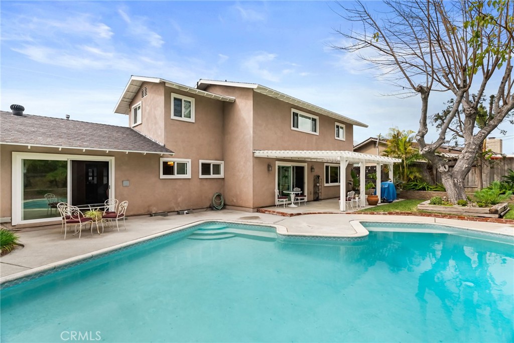 5582 Burlingame Avenue