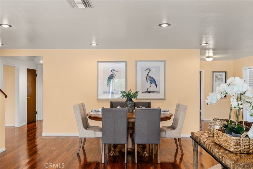 5582 Burlingame Avenue