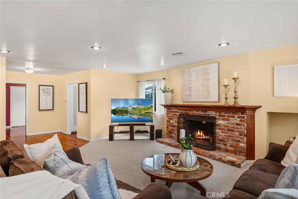 5582 Burlingame Avenue