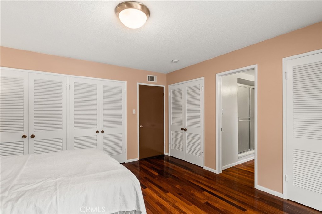 5582 Burlingame Avenue