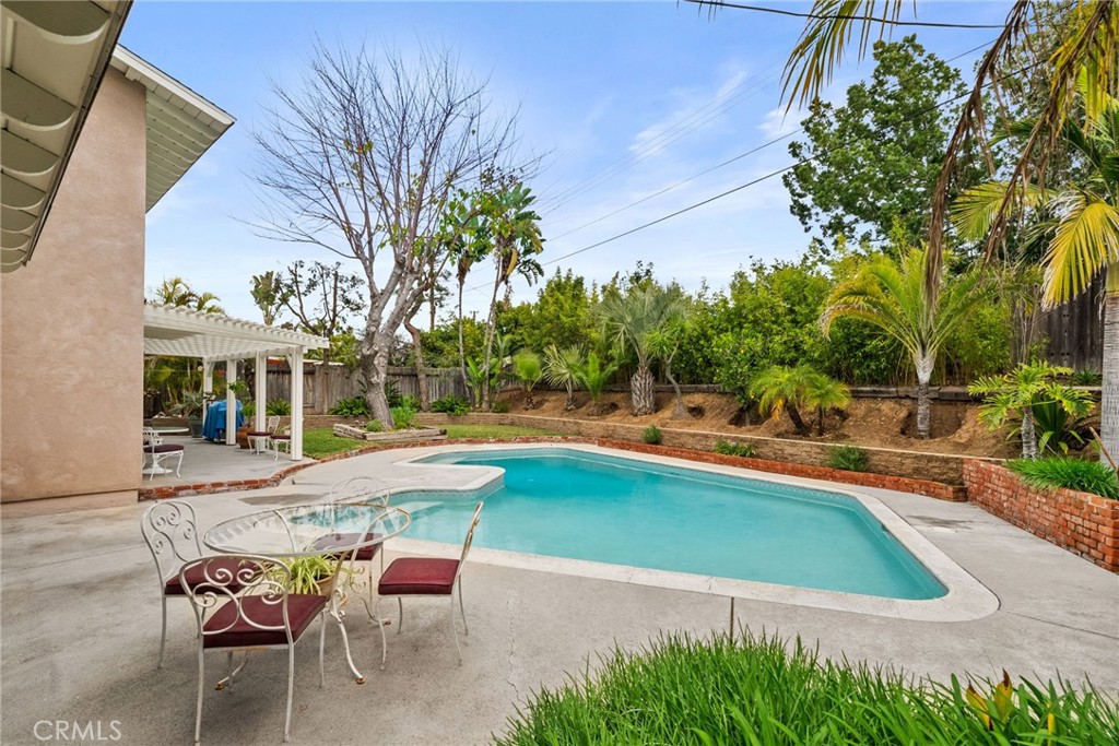 5582 Burlingame Avenue