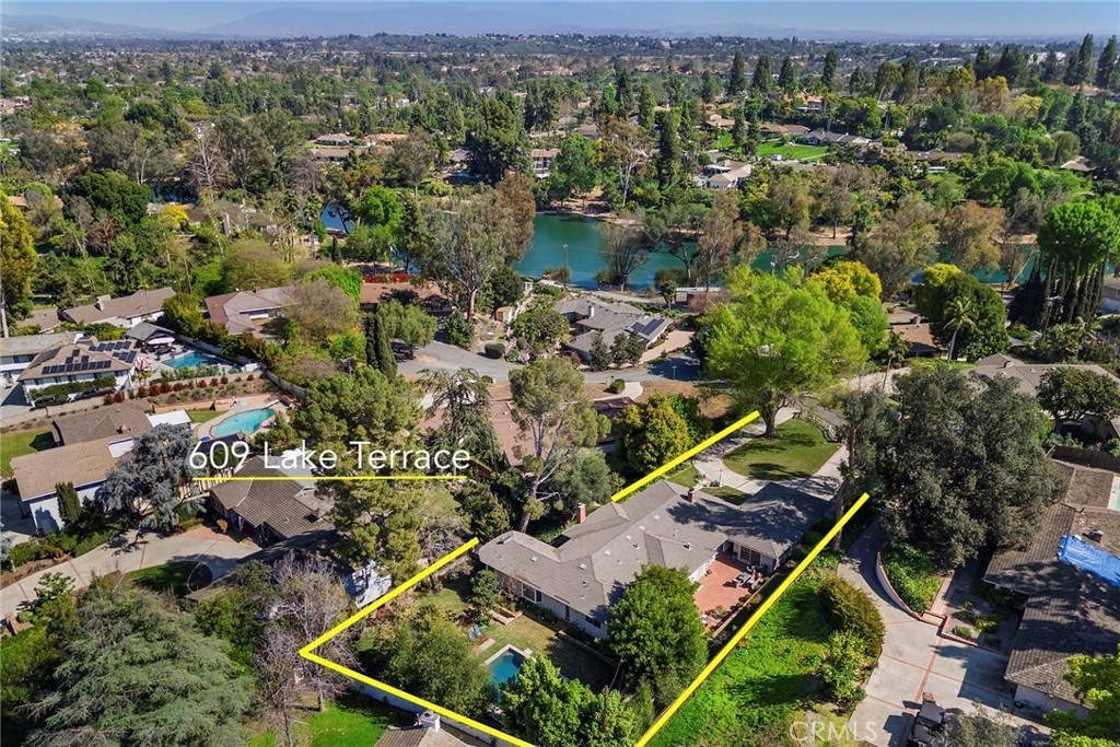 609 Lake Terrace