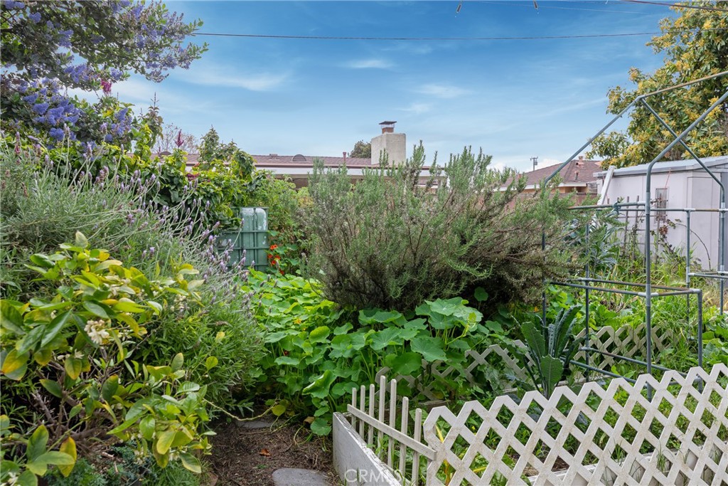 1610 W Elm Avenue
