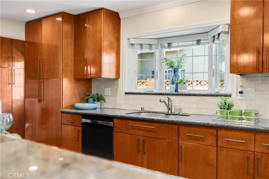 12372 Lamplighter Street