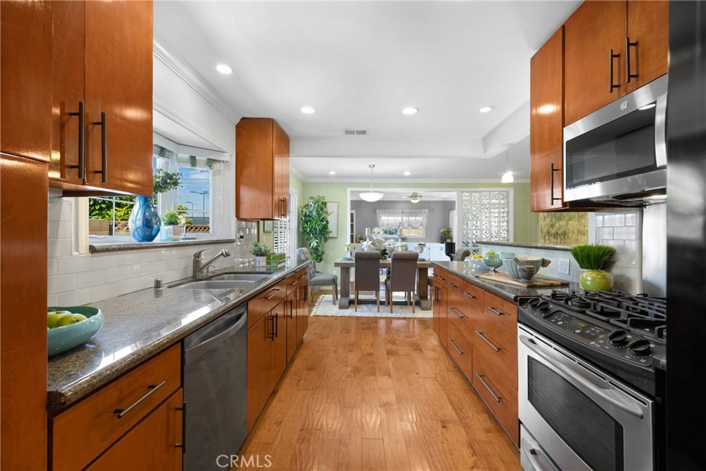 12372 Lamplighter Street