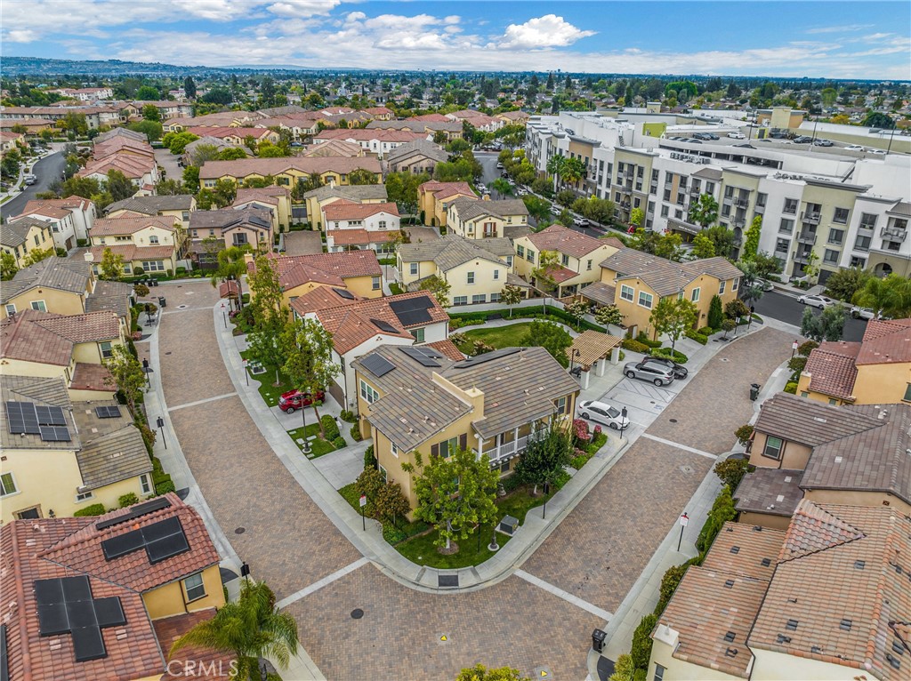 405 Violeta Ln
