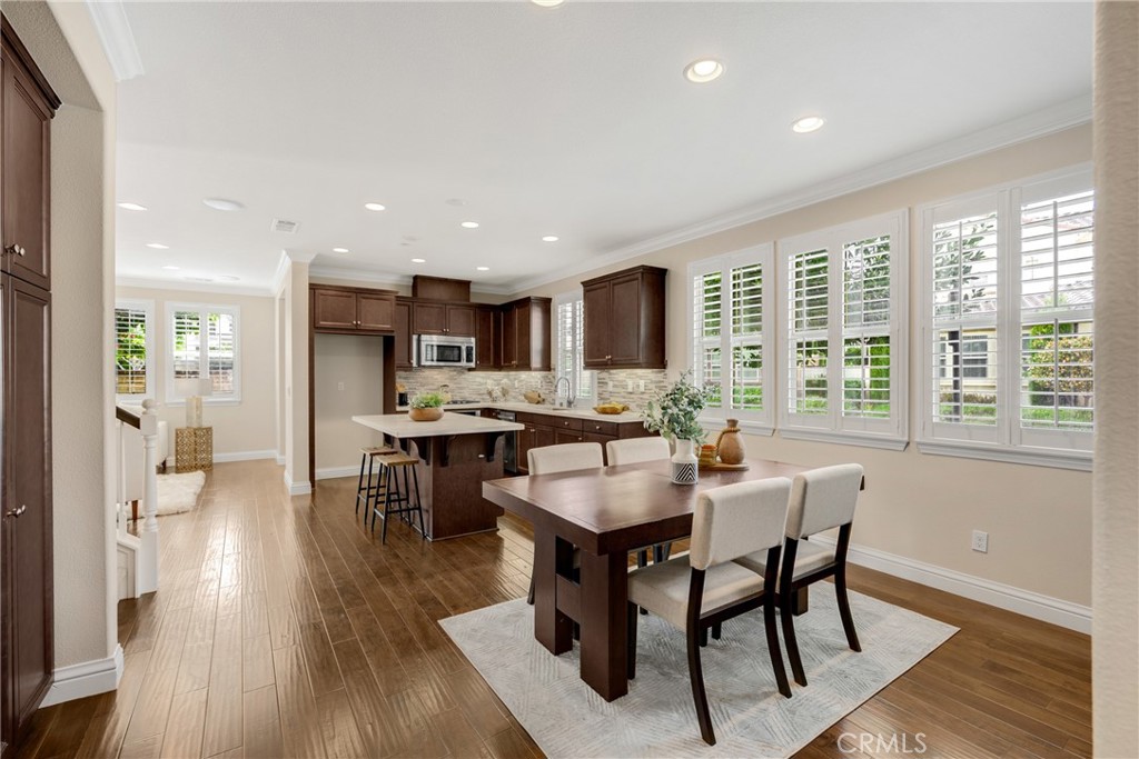 405 Violeta Ln
