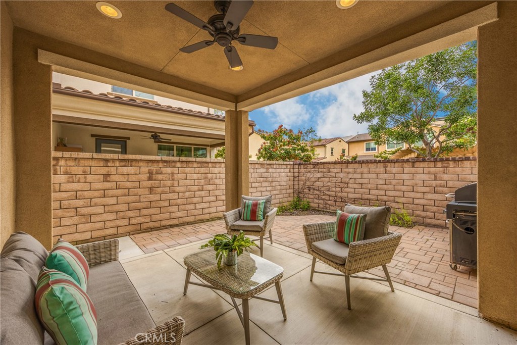 405 Violeta Ln