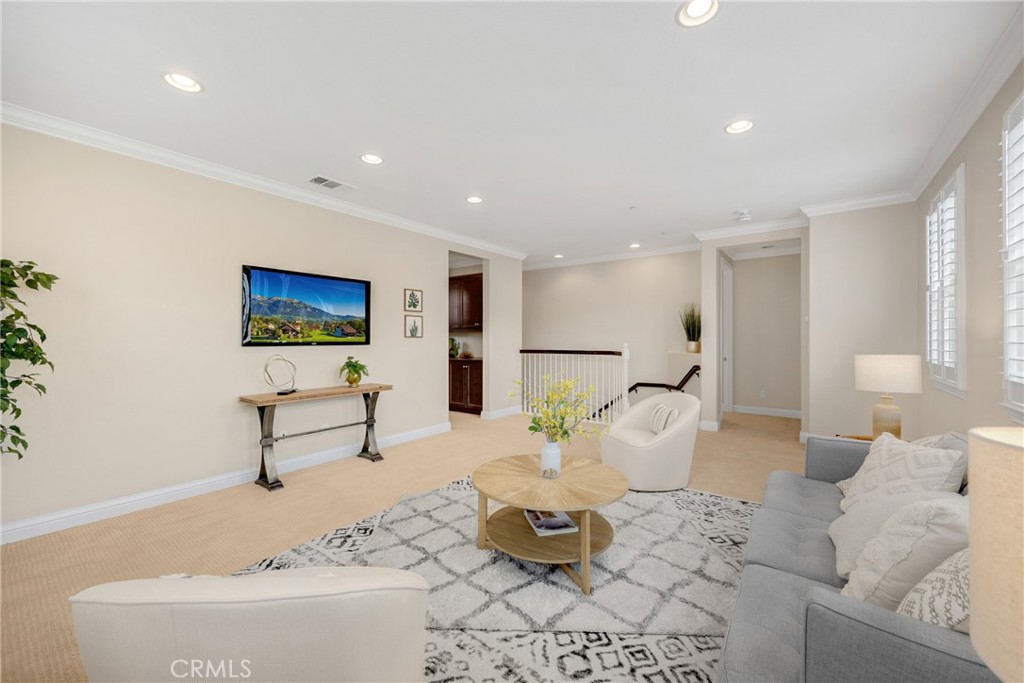 405 Violeta Ln