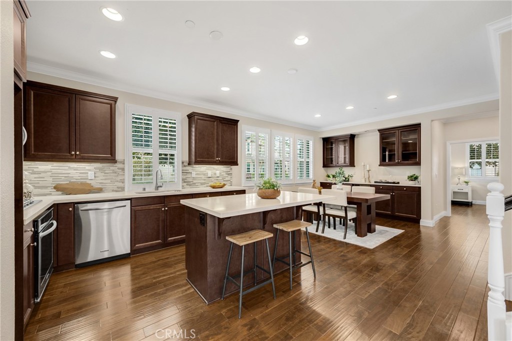 405 Violeta Ln