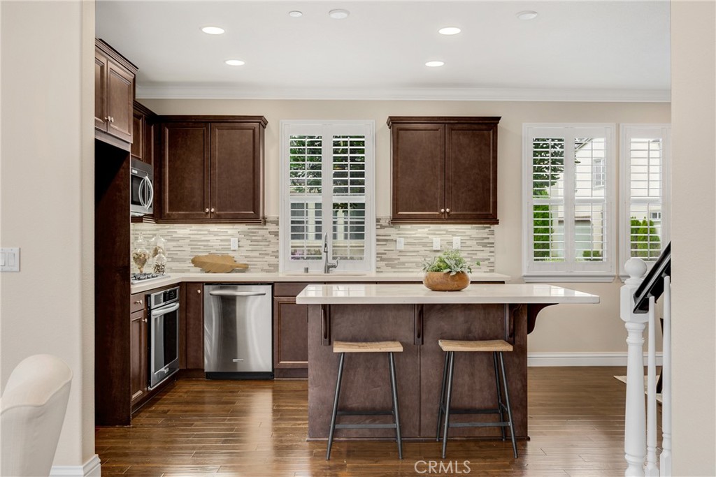 405 Violeta Ln