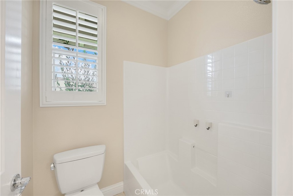 405 Violeta Ln