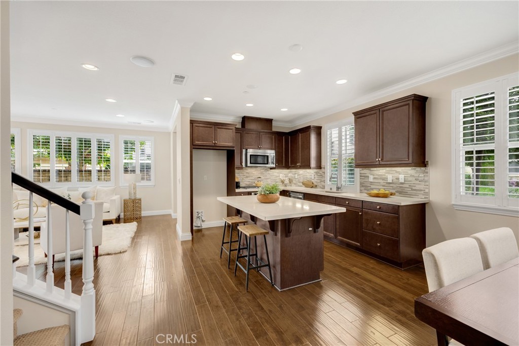 405 Violeta Ln
