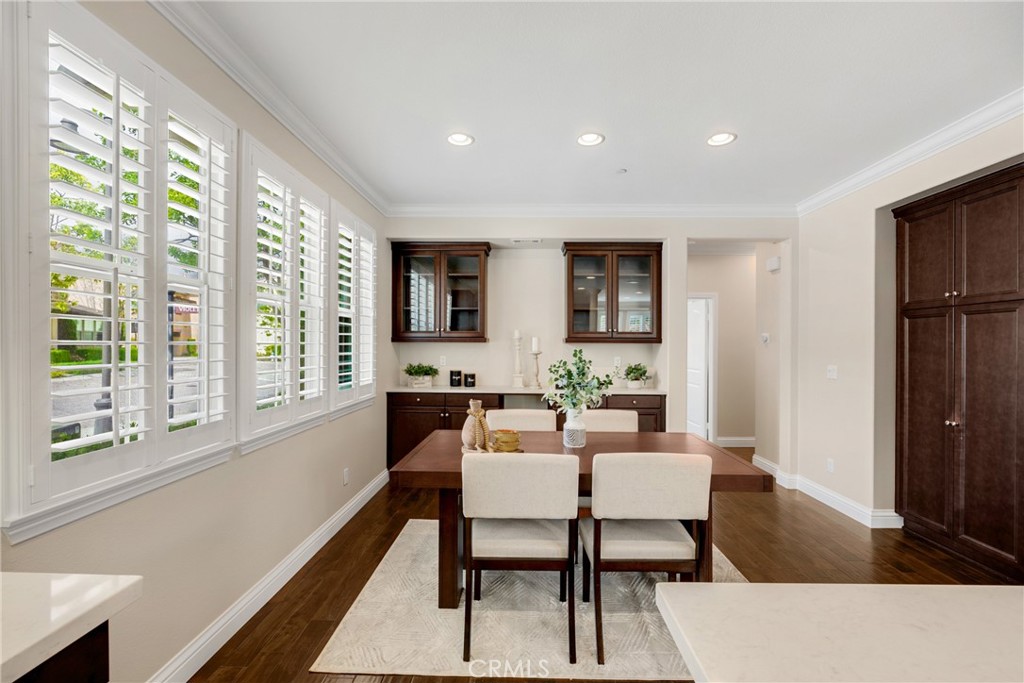 405 Violeta Ln