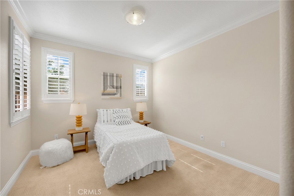 405 Violeta Ln