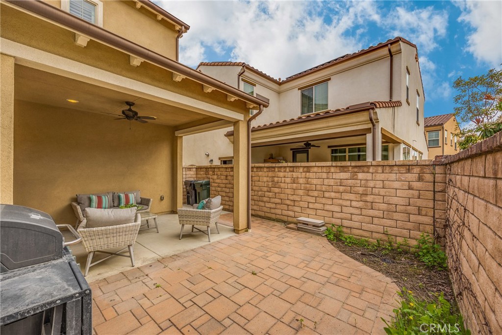 405 Violeta Ln