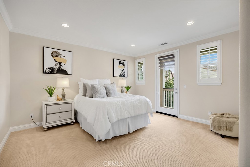 405 Violeta Ln