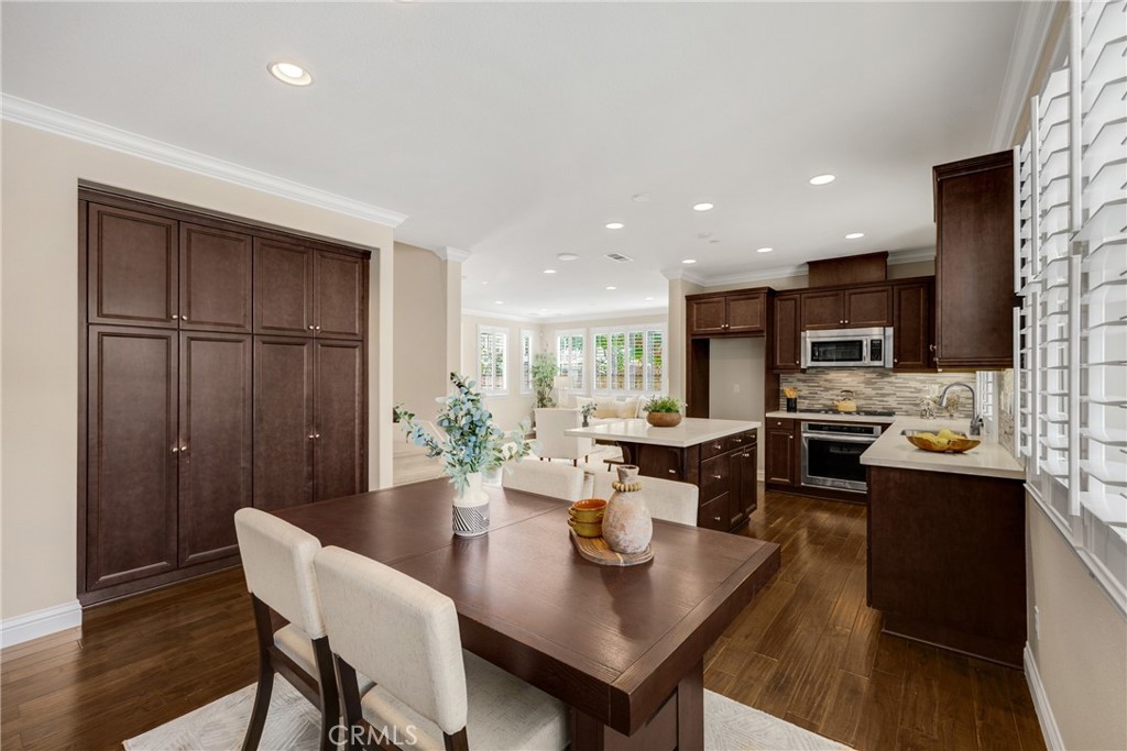405 Violeta Ln