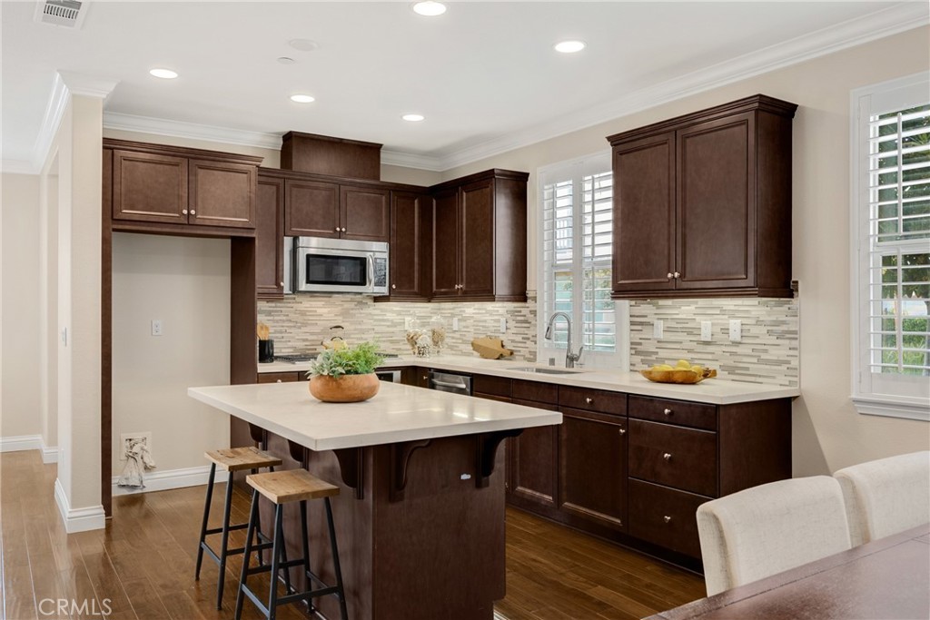 405 Violeta Ln