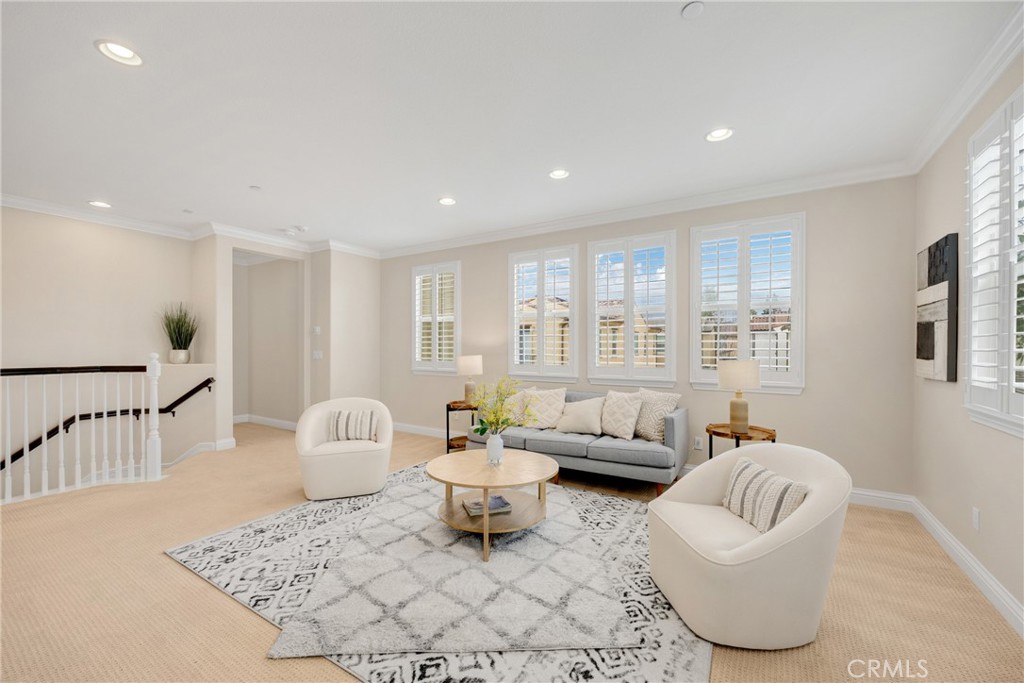 405 Violeta Ln