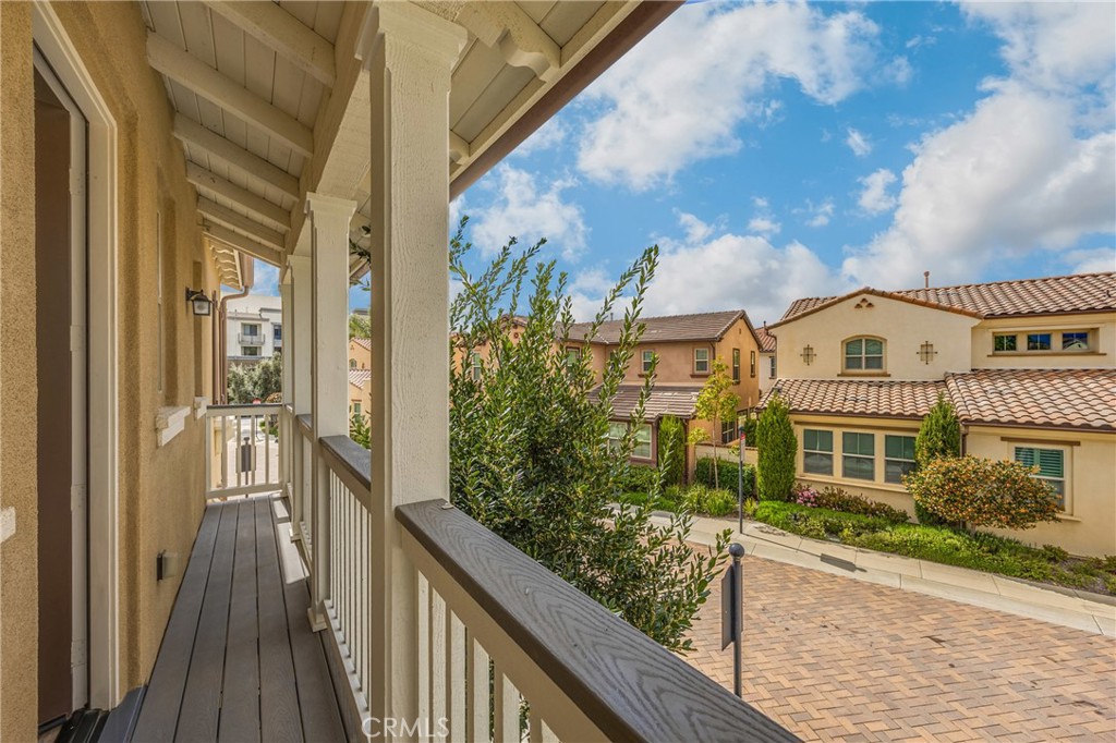 405 Violeta Ln